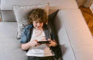 Strategies to Encourage Your Kids to Unplug This Summer